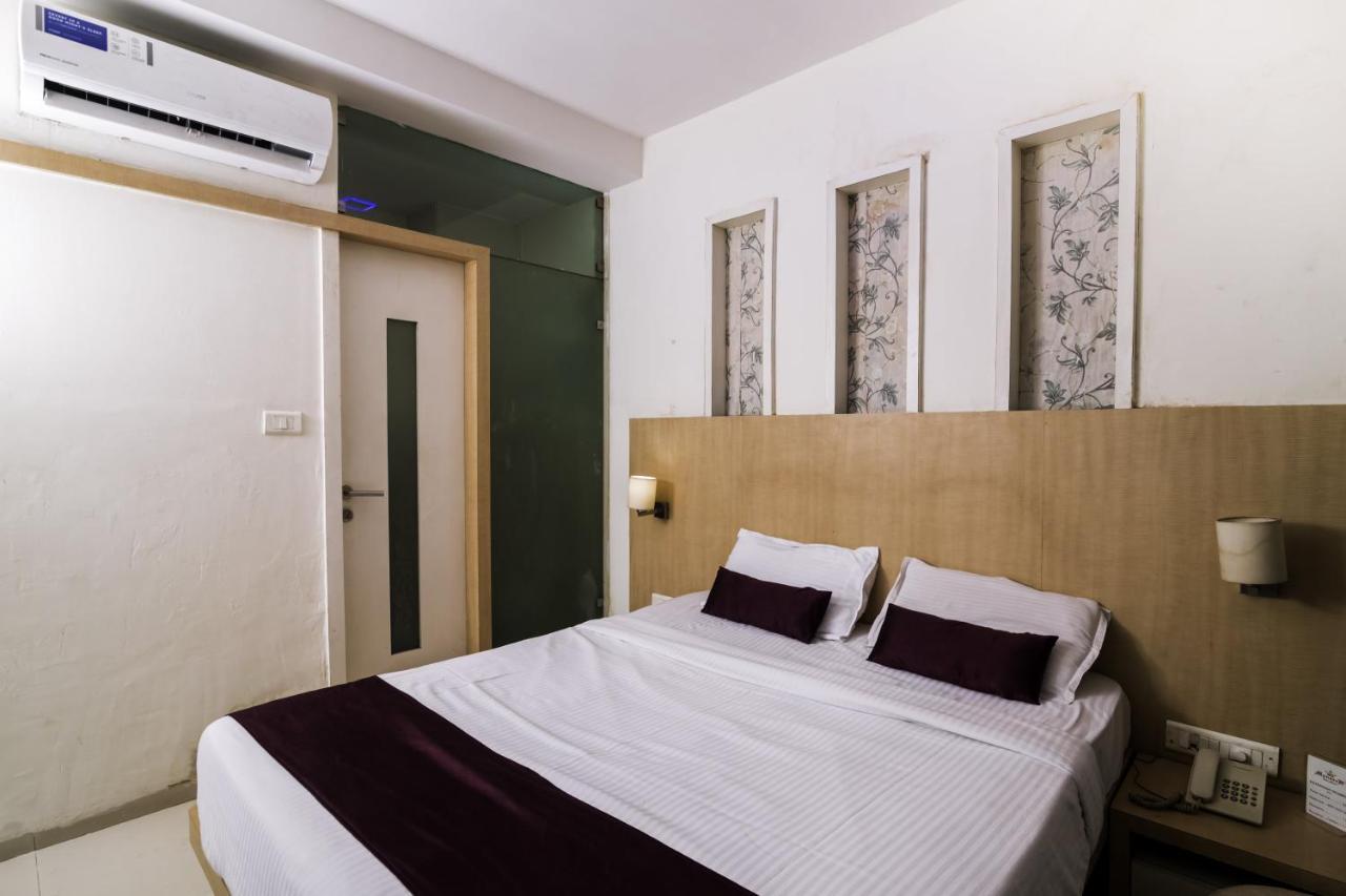 Hotel Monarch Guestline In Midc Rabale, Navi Mumbai Exterior foto