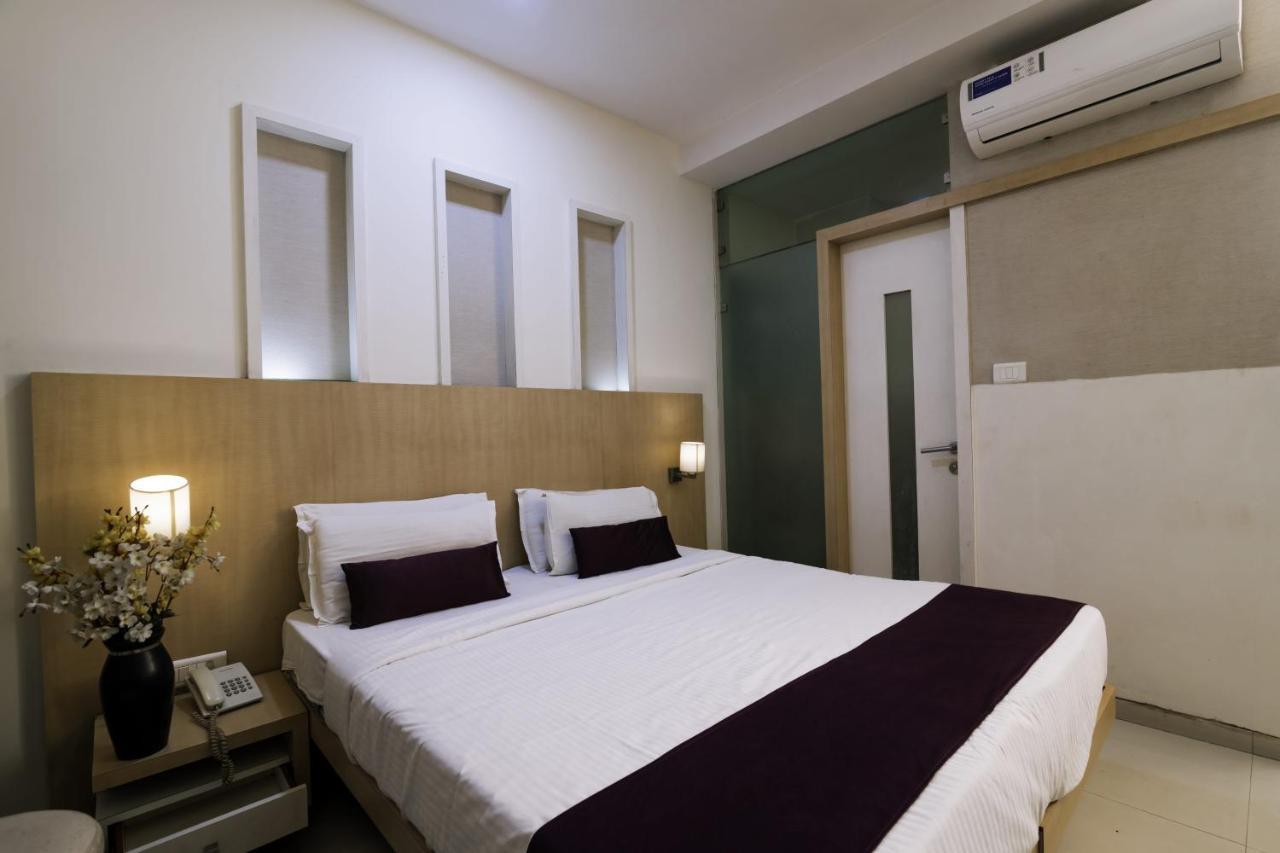 Hotel Monarch Guestline In Midc Rabale, Navi Mumbai Exterior foto