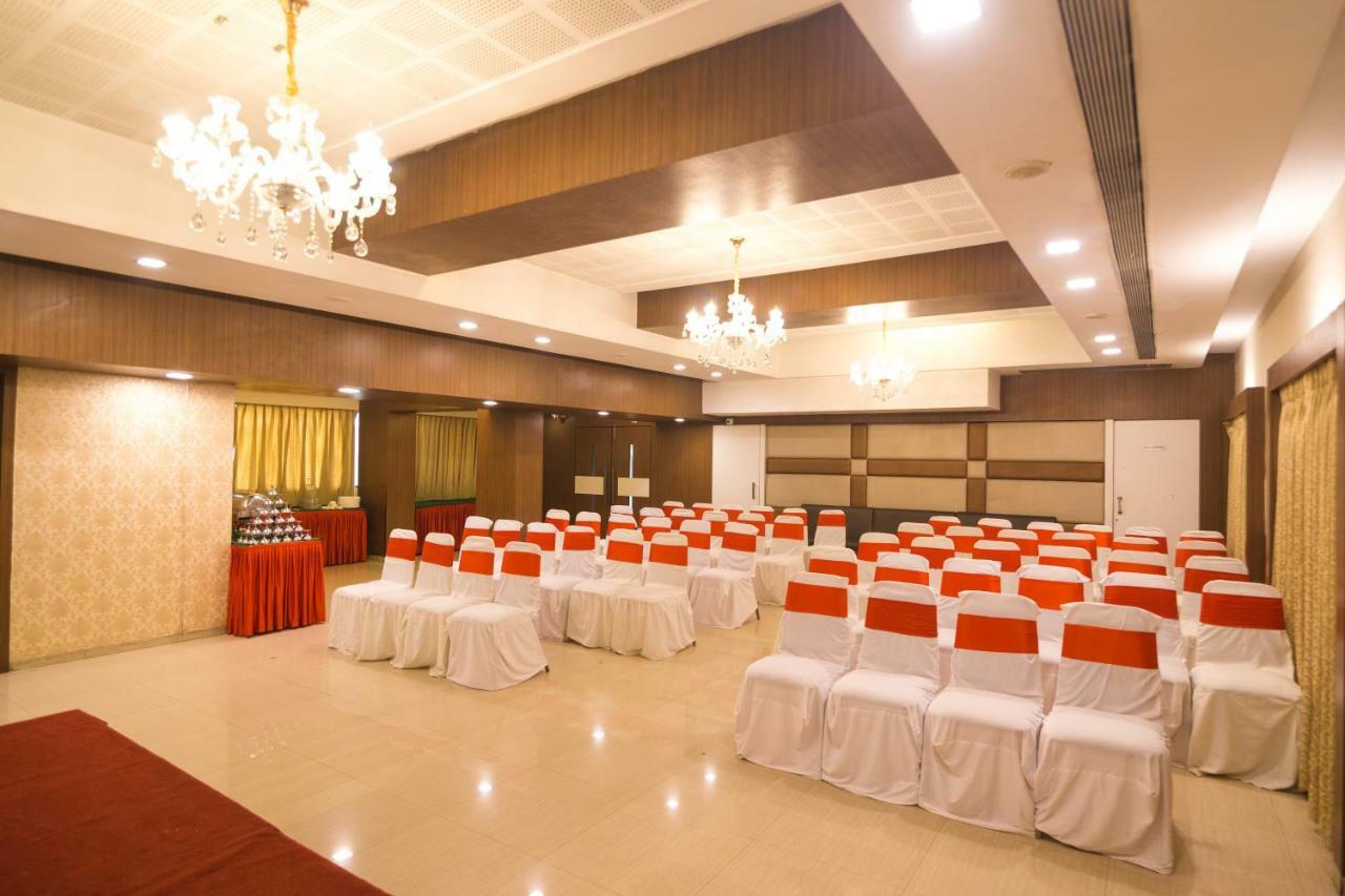 Hotel Monarch Guestline In Midc Rabale, Navi Mumbai Exterior foto