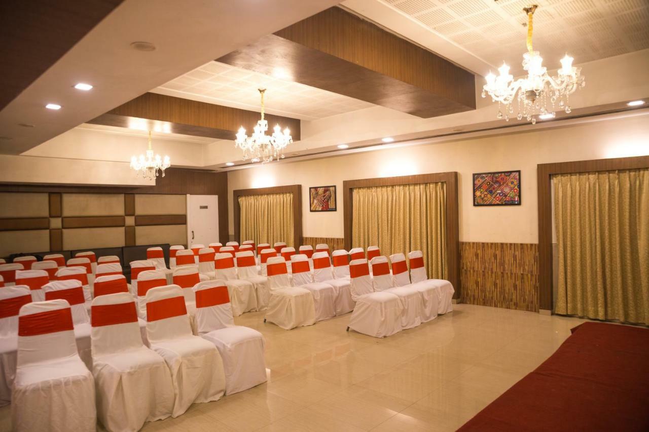 Hotel Monarch Guestline In Midc Rabale, Navi Mumbai Exterior foto
